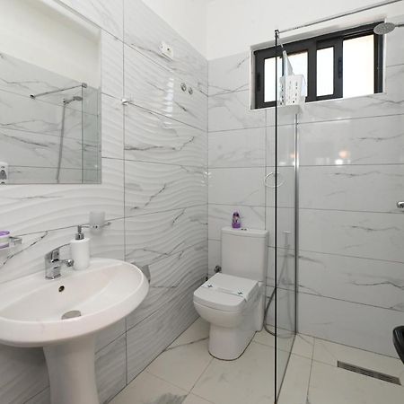 Hotel Fama Shkallnur Ngoại thất bức ảnh