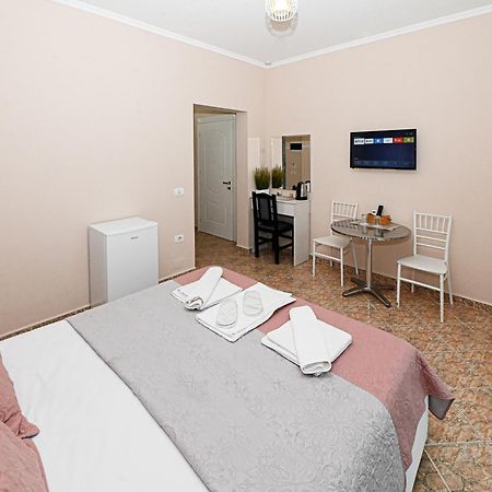 Hotel Fama Shkallnur Ngoại thất bức ảnh