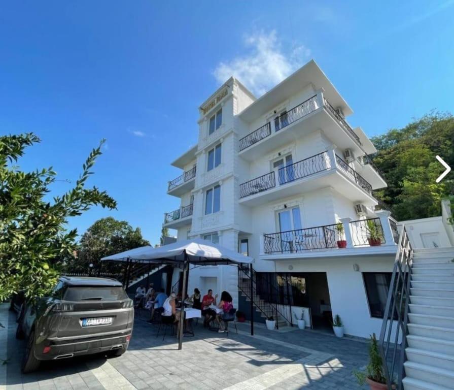 Hotel Fama Shkallnur Ngoại thất bức ảnh