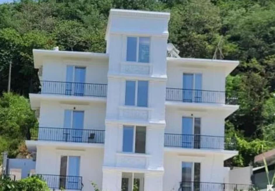 Hotel Fama Shkallnur Ngoại thất bức ảnh