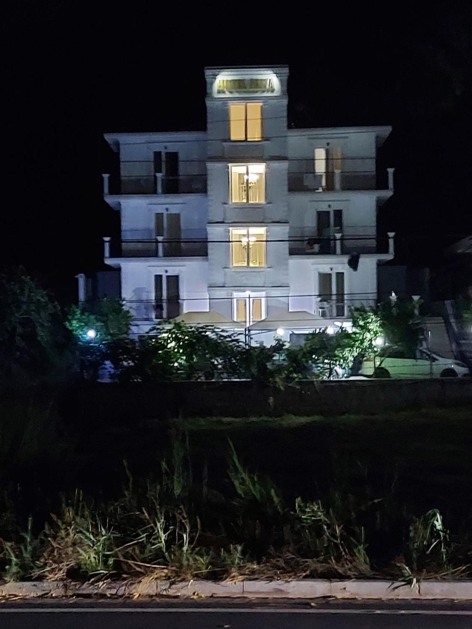 Hotel Fama Shkallnur Ngoại thất bức ảnh