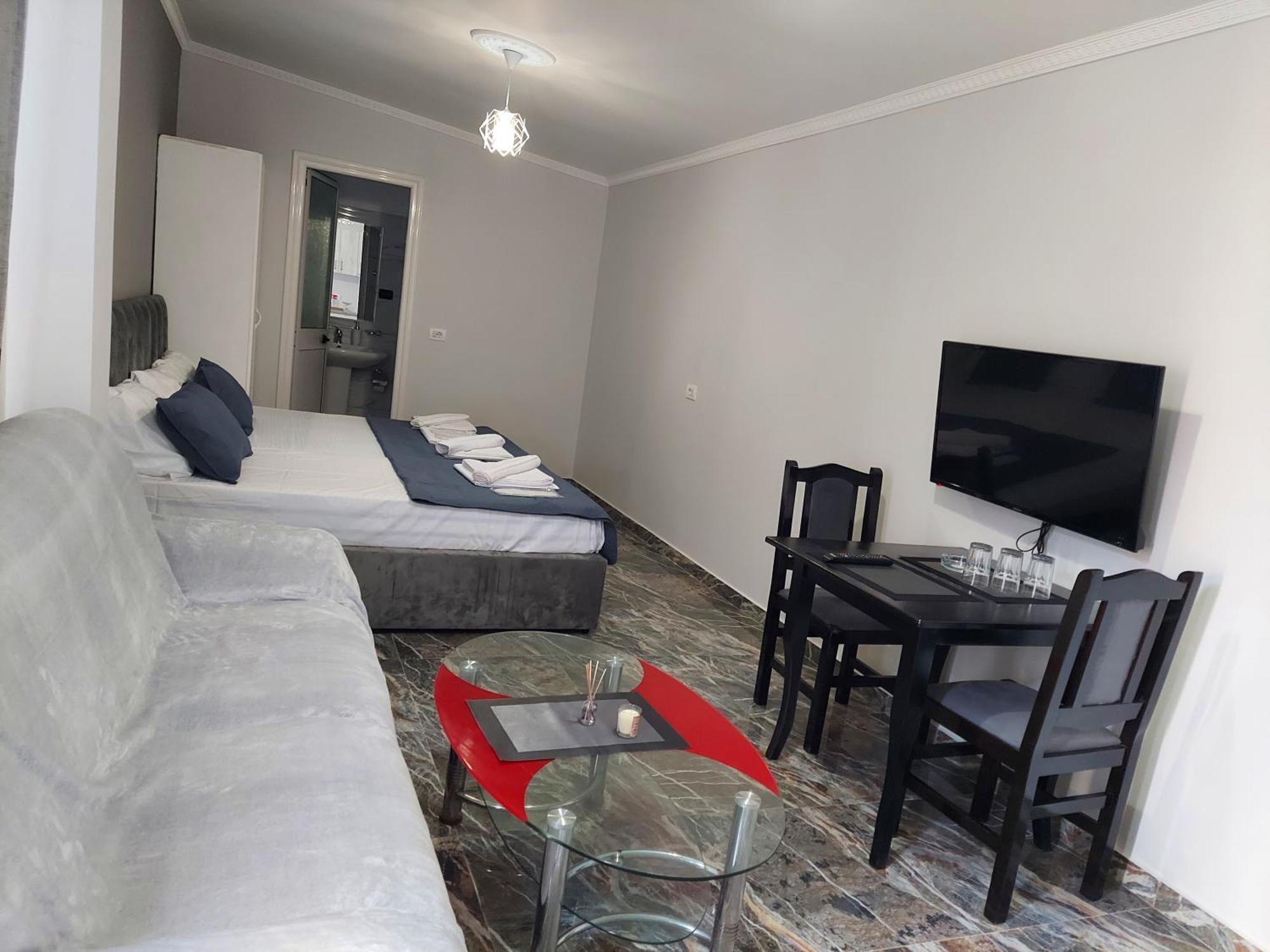 Hotel Fama Shkallnur Ngoại thất bức ảnh