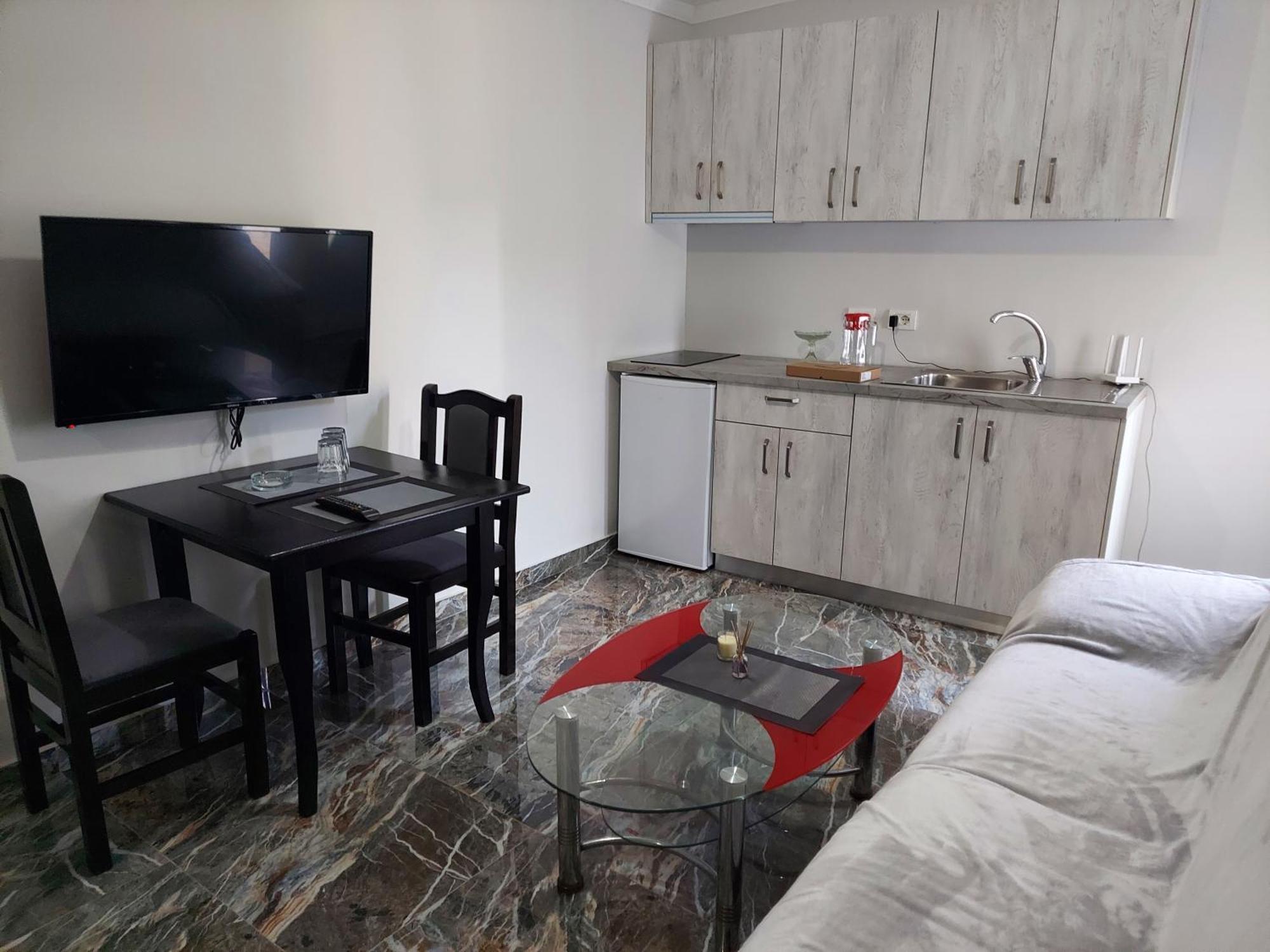 Hotel Fama Shkallnur Ngoại thất bức ảnh