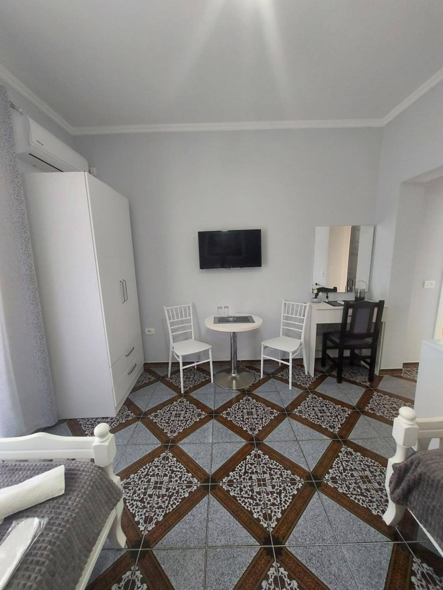 Hotel Fama Shkallnur Ngoại thất bức ảnh