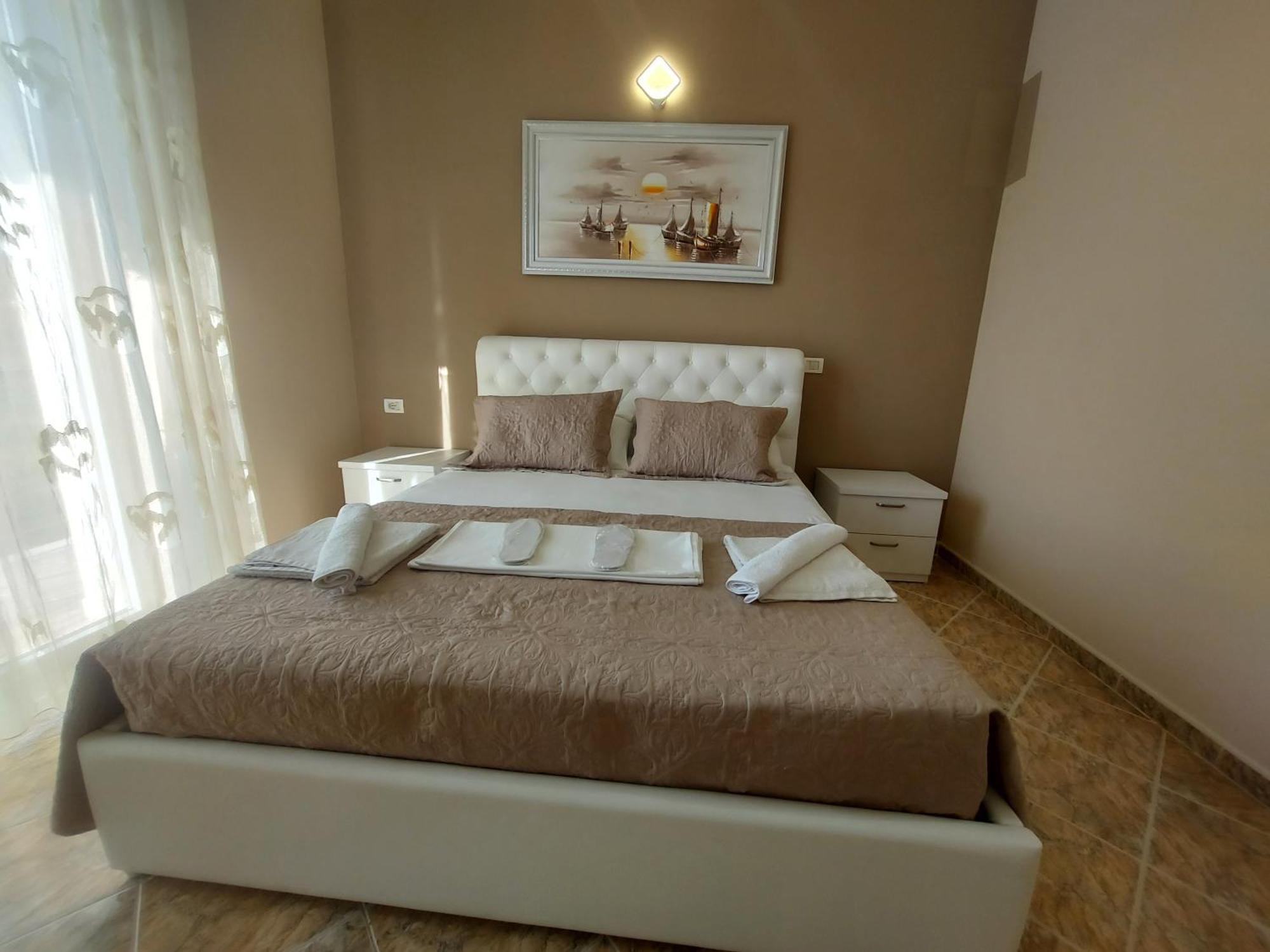 Hotel Fama Shkallnur Ngoại thất bức ảnh