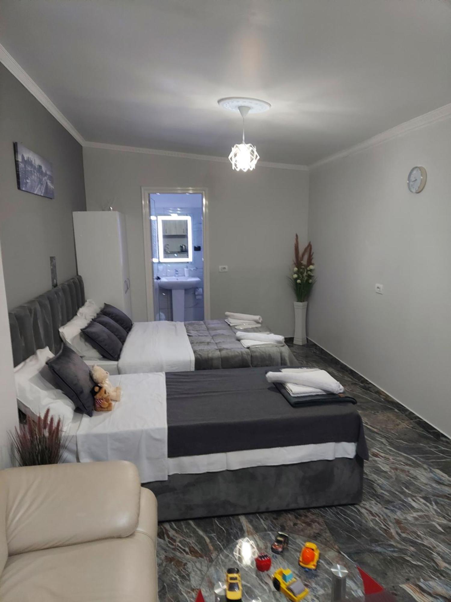 Hotel Fama Shkallnur Ngoại thất bức ảnh