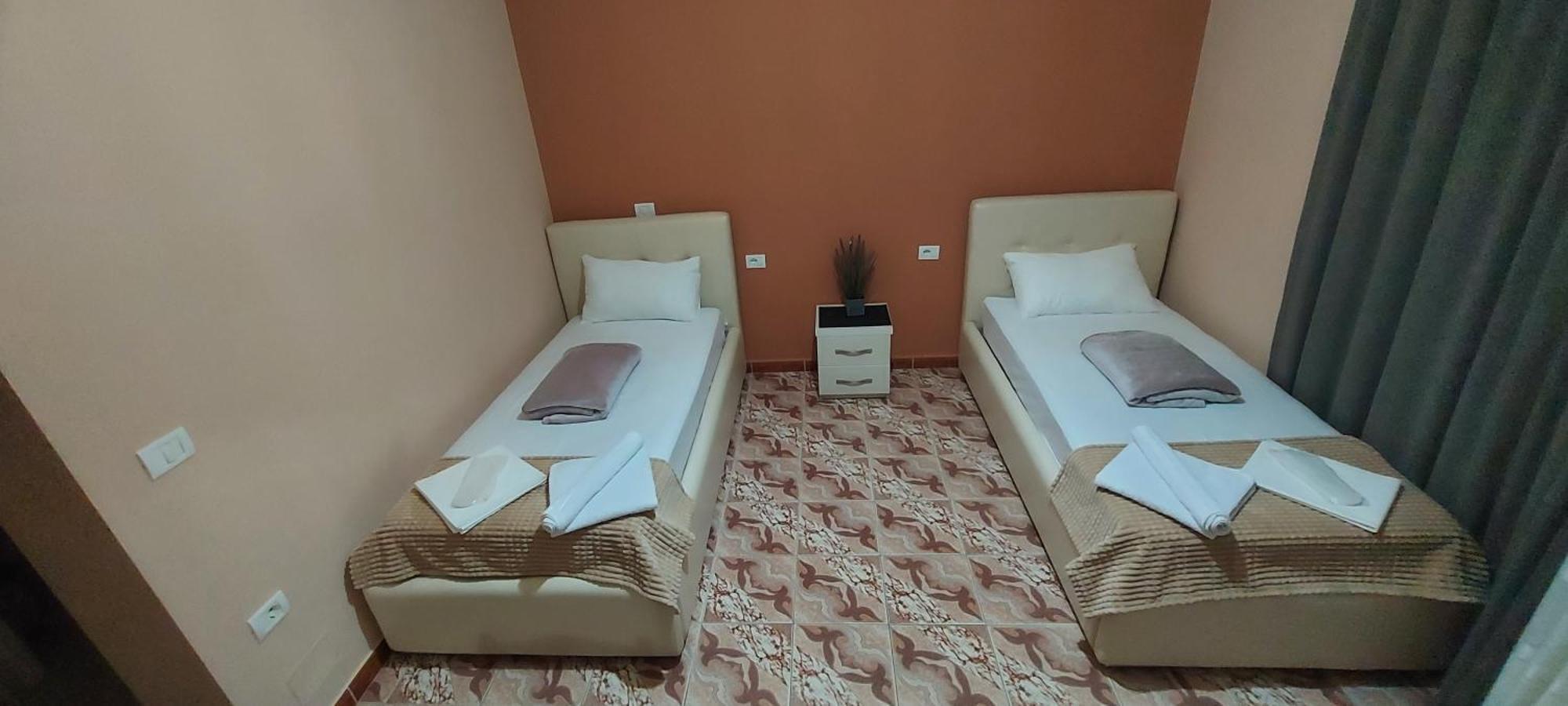 Hotel Fama Shkallnur Ngoại thất bức ảnh