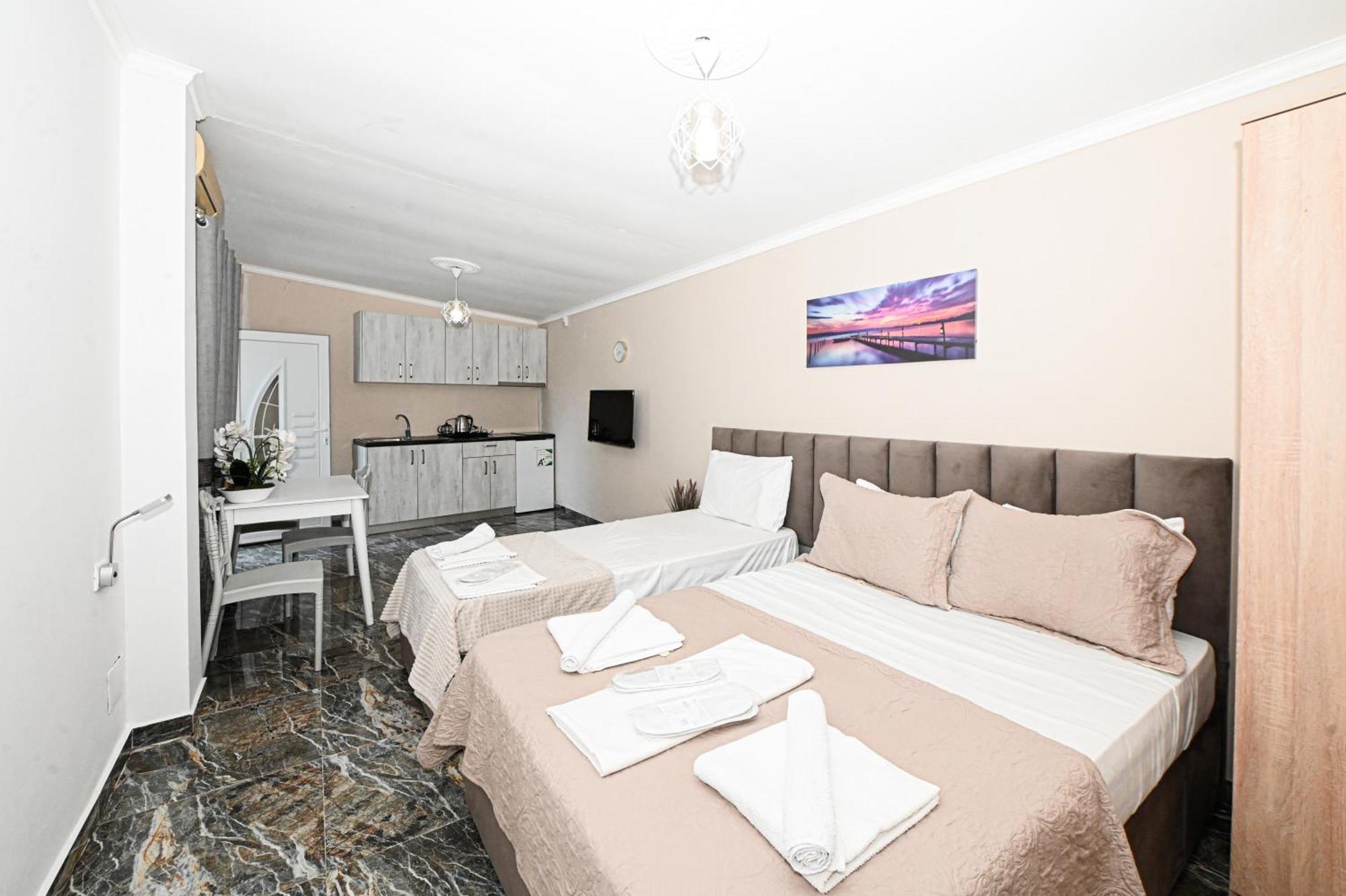 Hotel Fama Shkallnur Ngoại thất bức ảnh