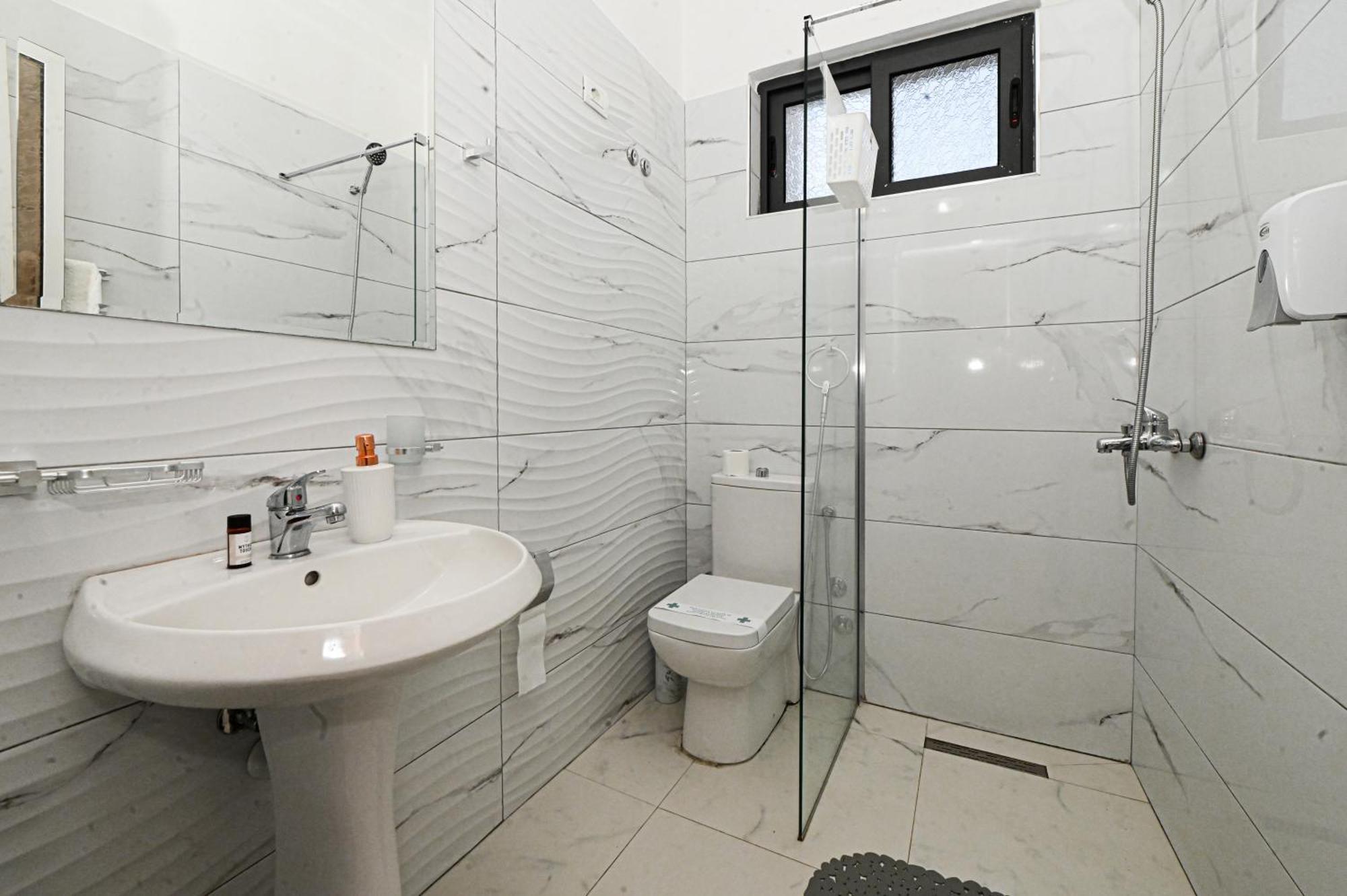 Hotel Fama Shkallnur Ngoại thất bức ảnh