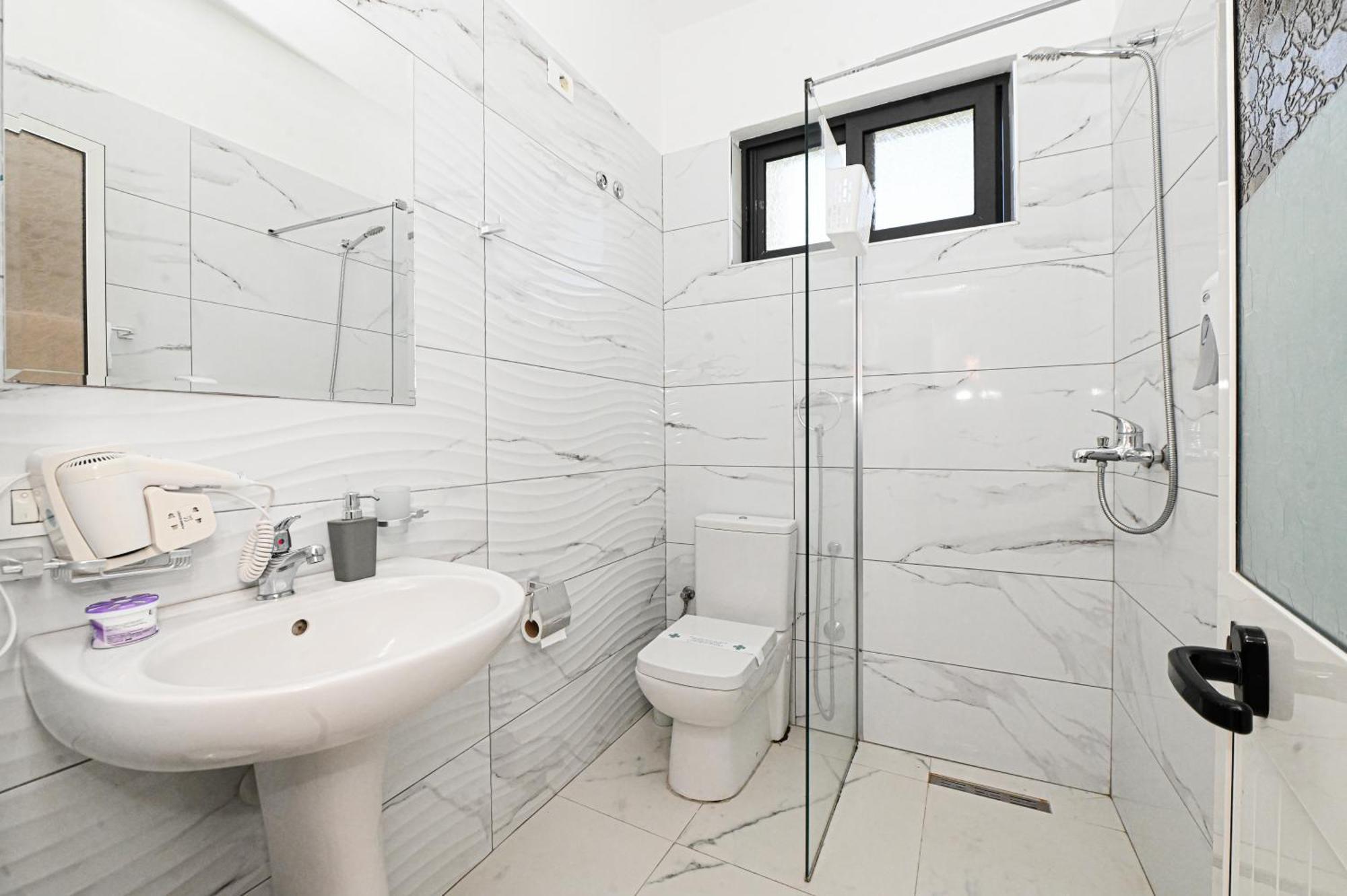 Hotel Fama Shkallnur Ngoại thất bức ảnh