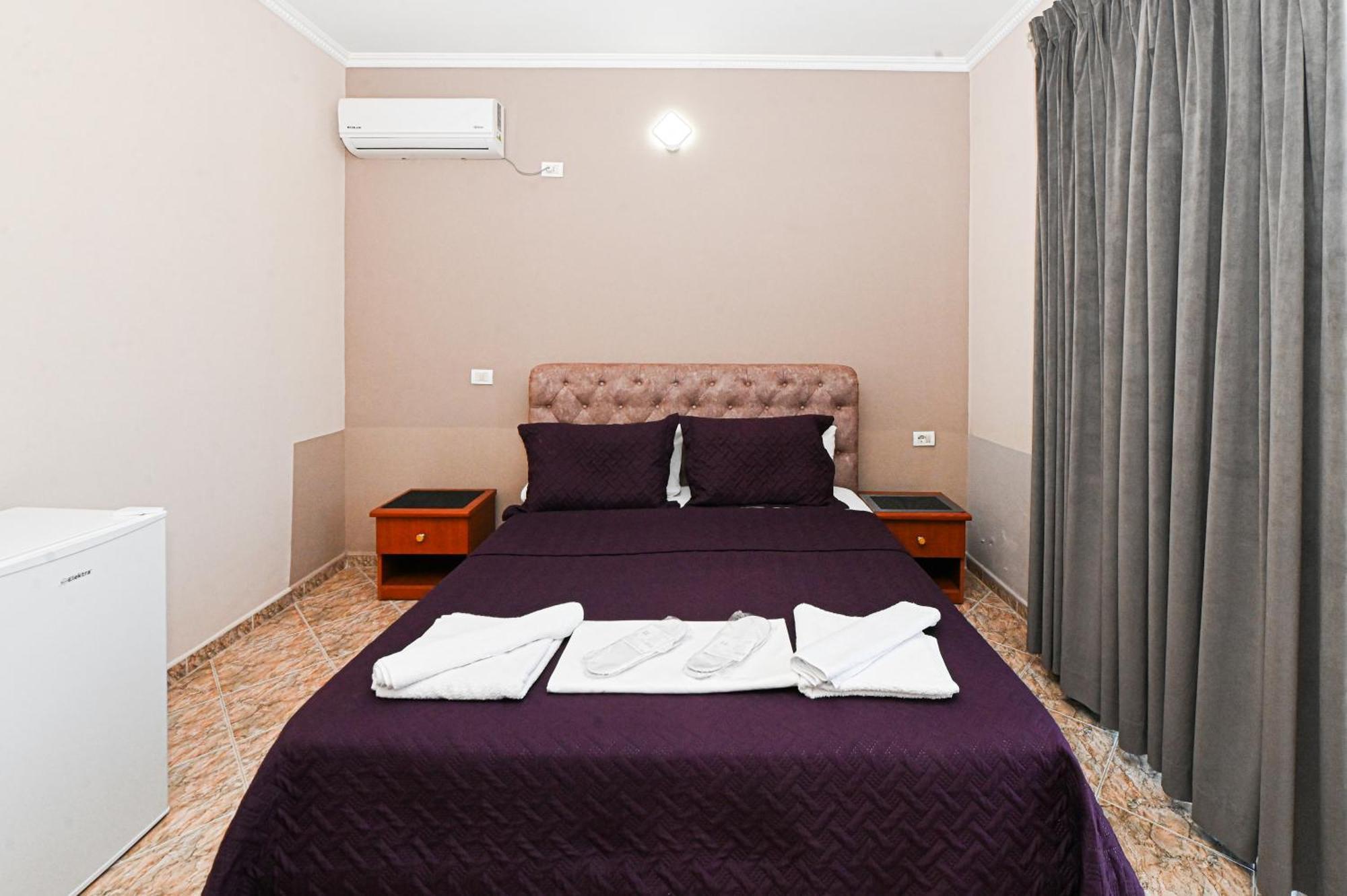 Hotel Fama Shkallnur Ngoại thất bức ảnh
