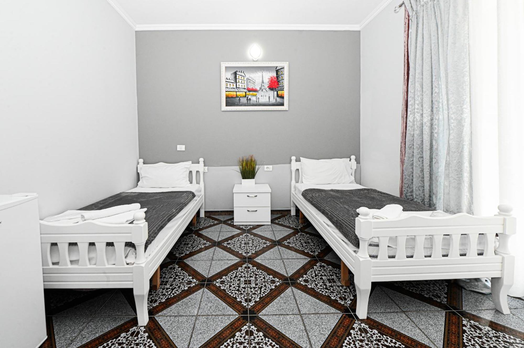 Hotel Fama Shkallnur Ngoại thất bức ảnh