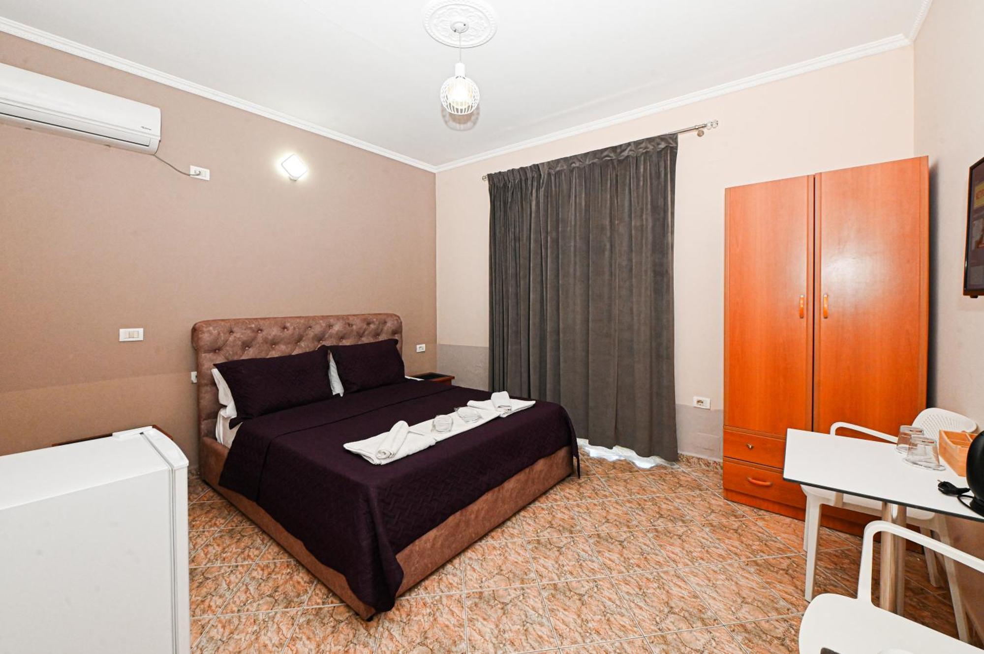 Hotel Fama Shkallnur Ngoại thất bức ảnh