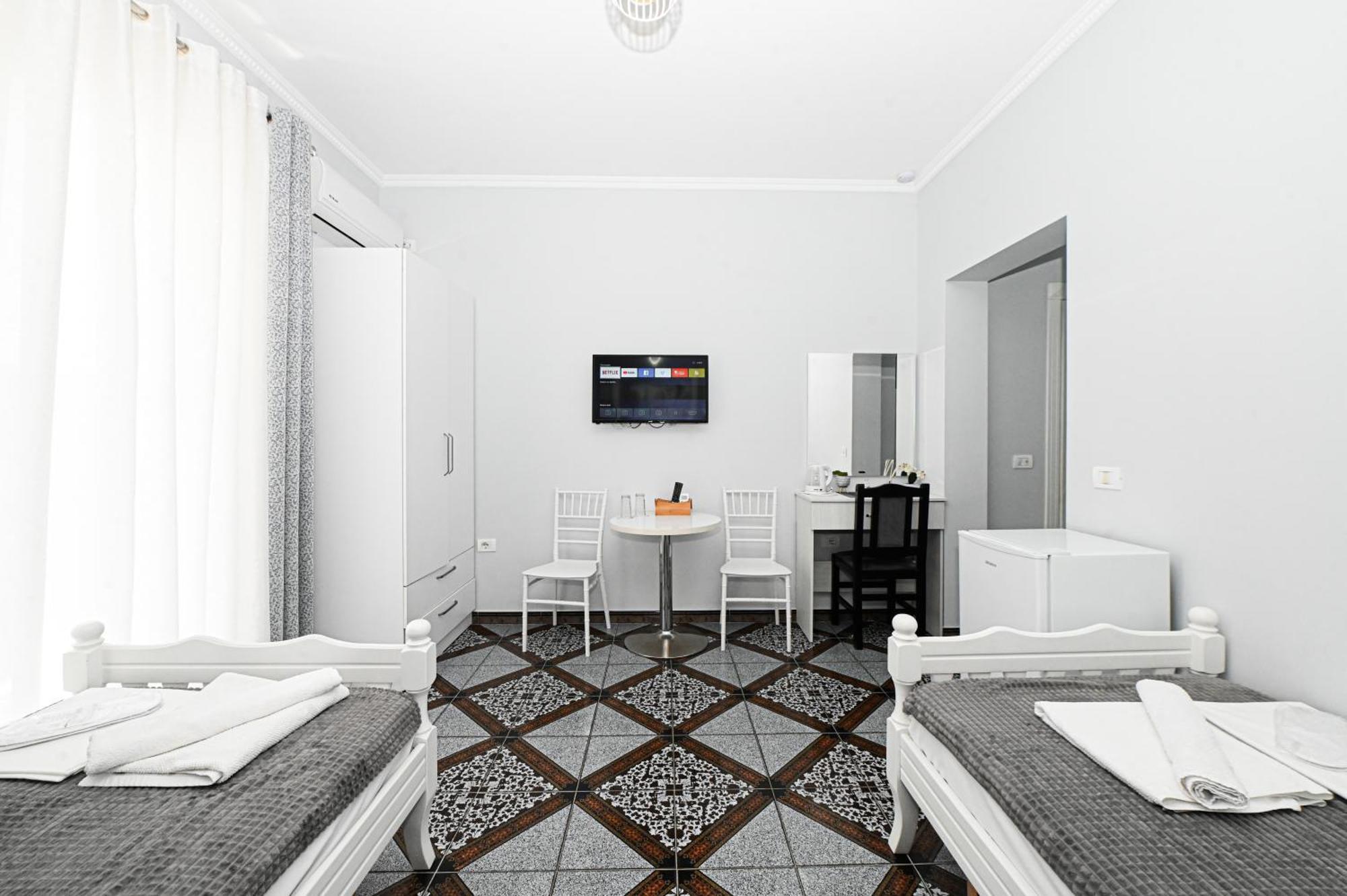 Hotel Fama Shkallnur Ngoại thất bức ảnh