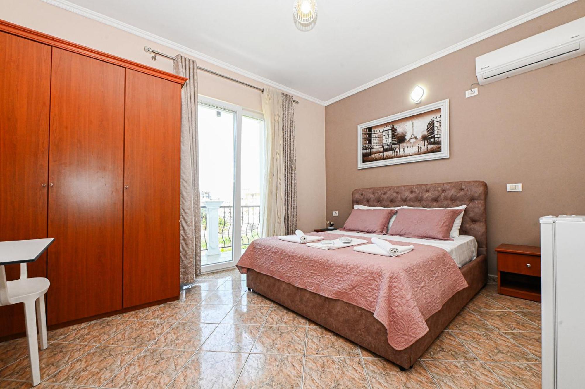 Hotel Fama Shkallnur Ngoại thất bức ảnh