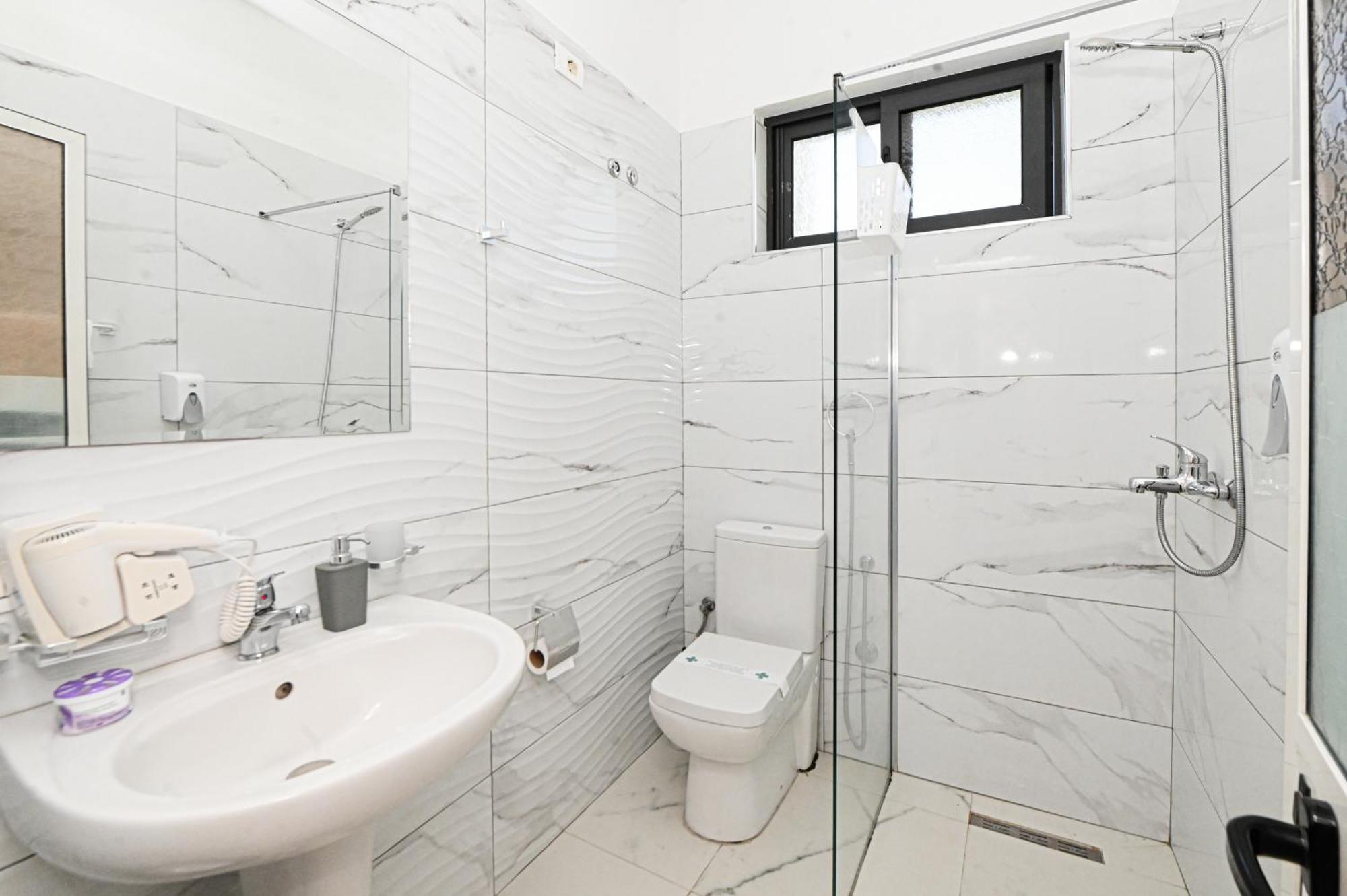 Hotel Fama Shkallnur Ngoại thất bức ảnh