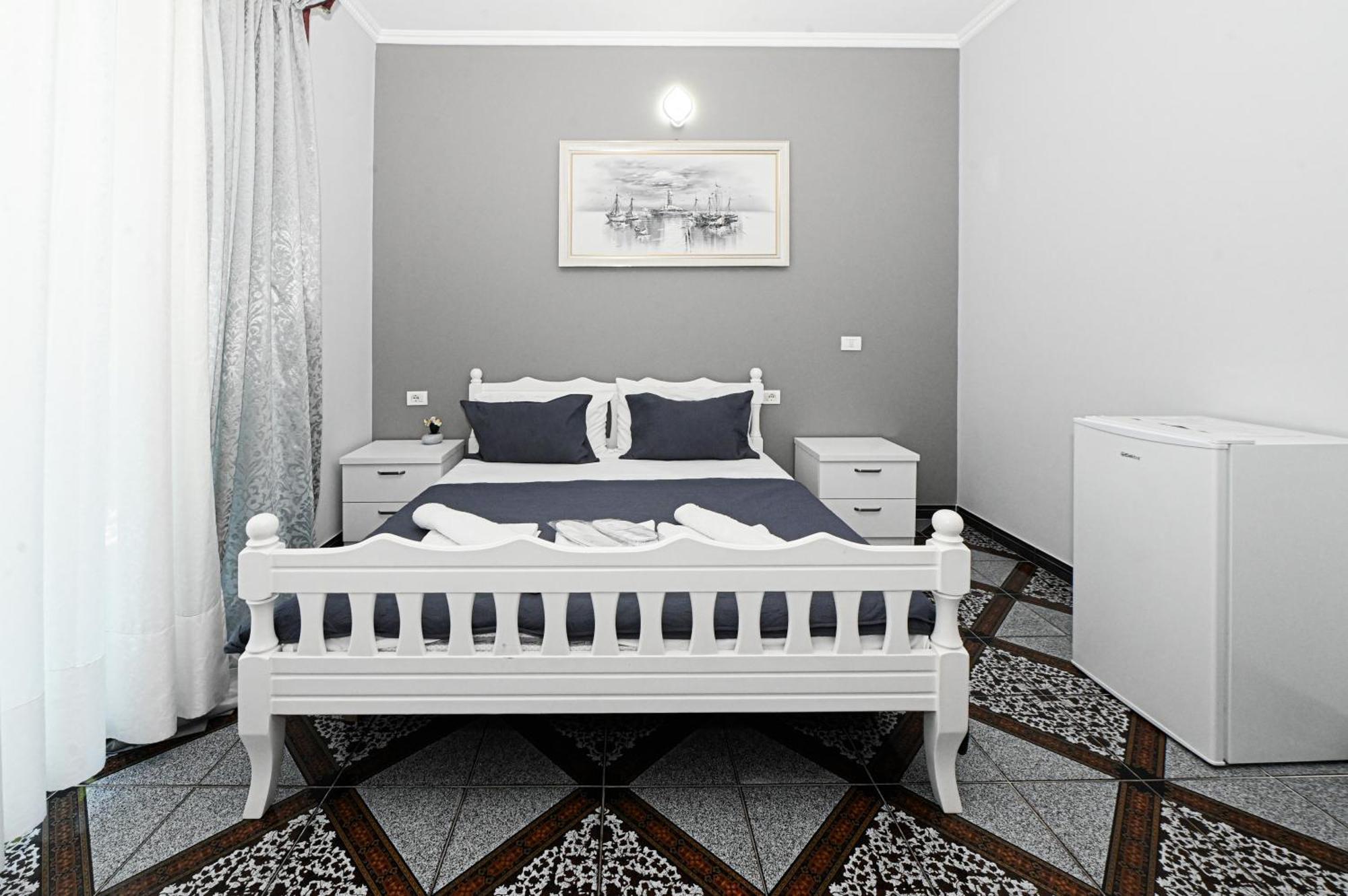 Hotel Fama Shkallnur Ngoại thất bức ảnh