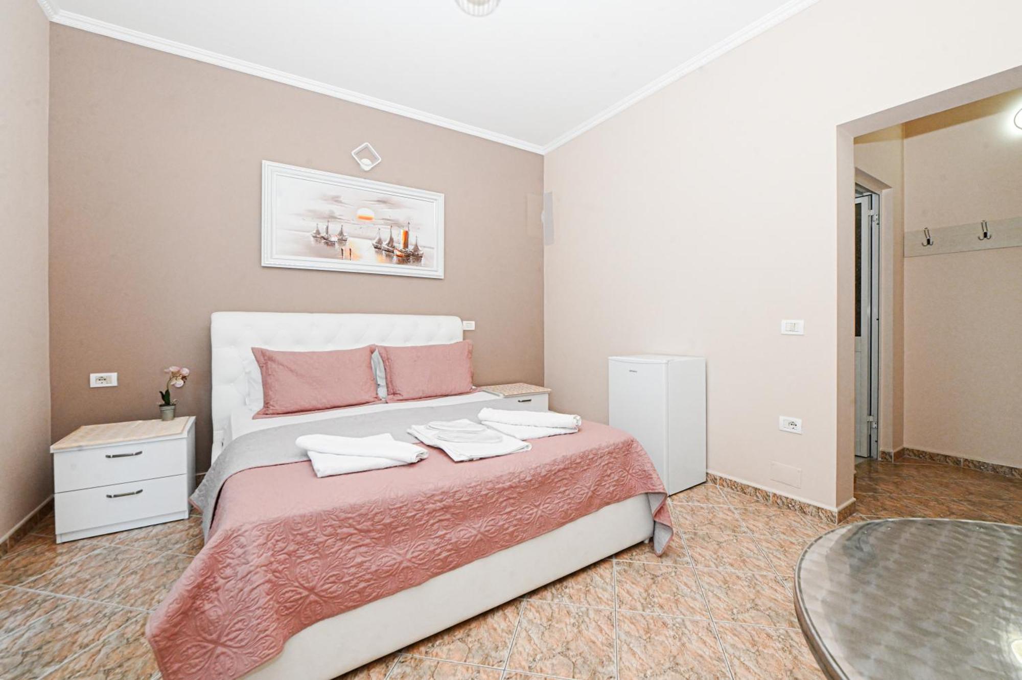 Hotel Fama Shkallnur Ngoại thất bức ảnh