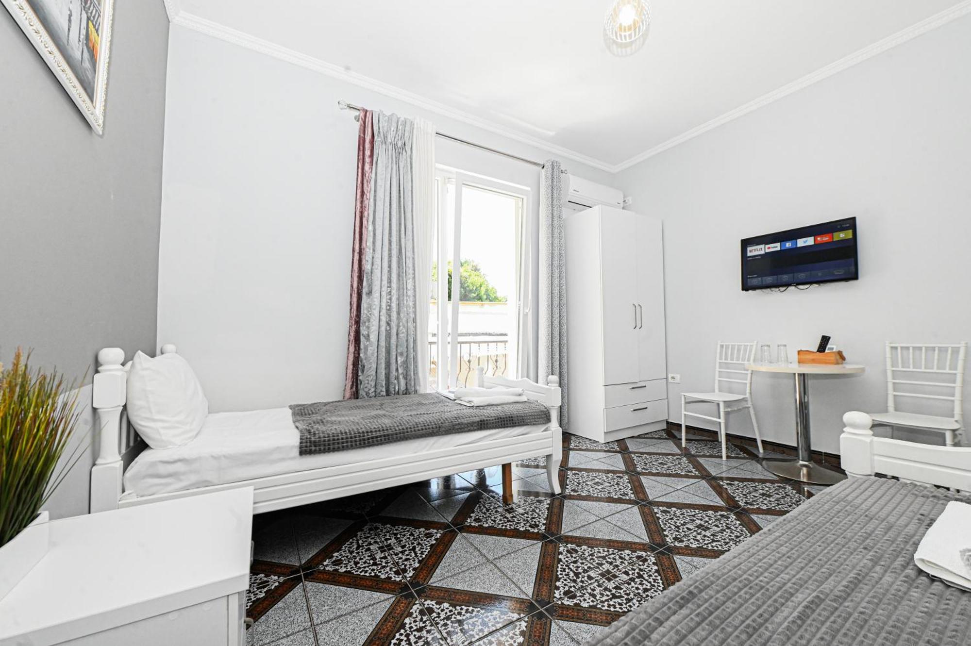 Hotel Fama Shkallnur Ngoại thất bức ảnh