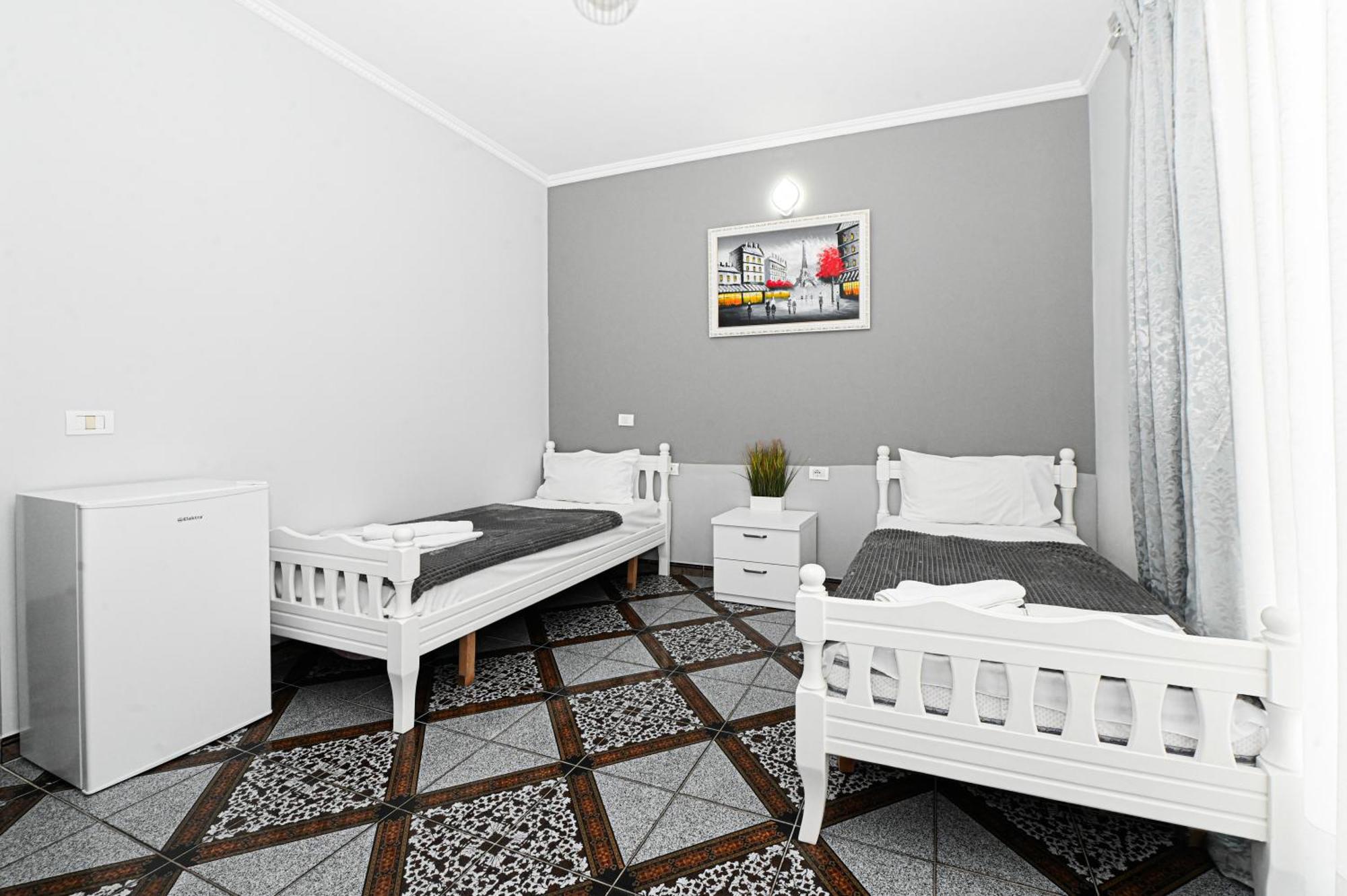 Hotel Fama Shkallnur Ngoại thất bức ảnh