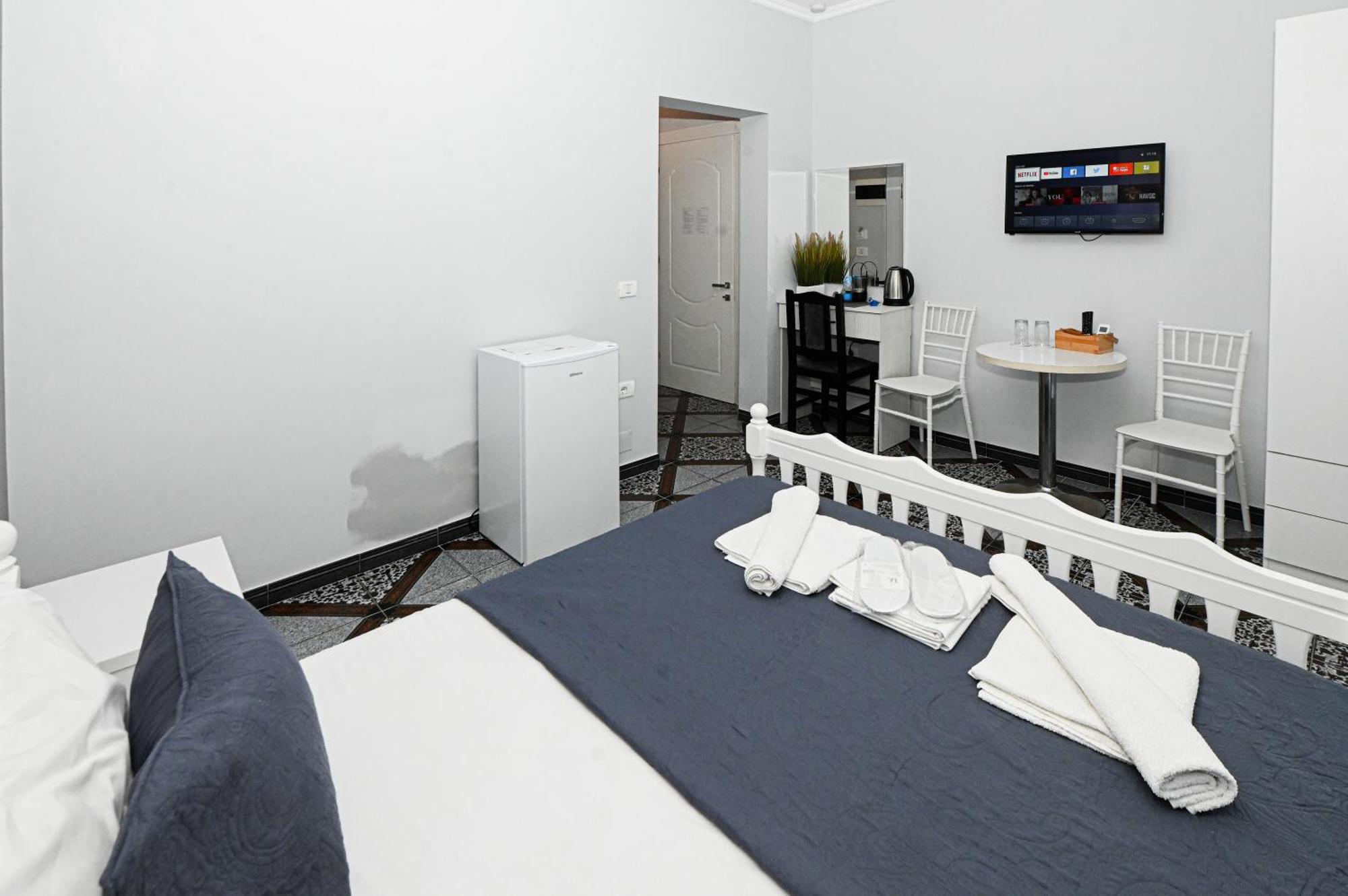 Hotel Fama Shkallnur Ngoại thất bức ảnh
