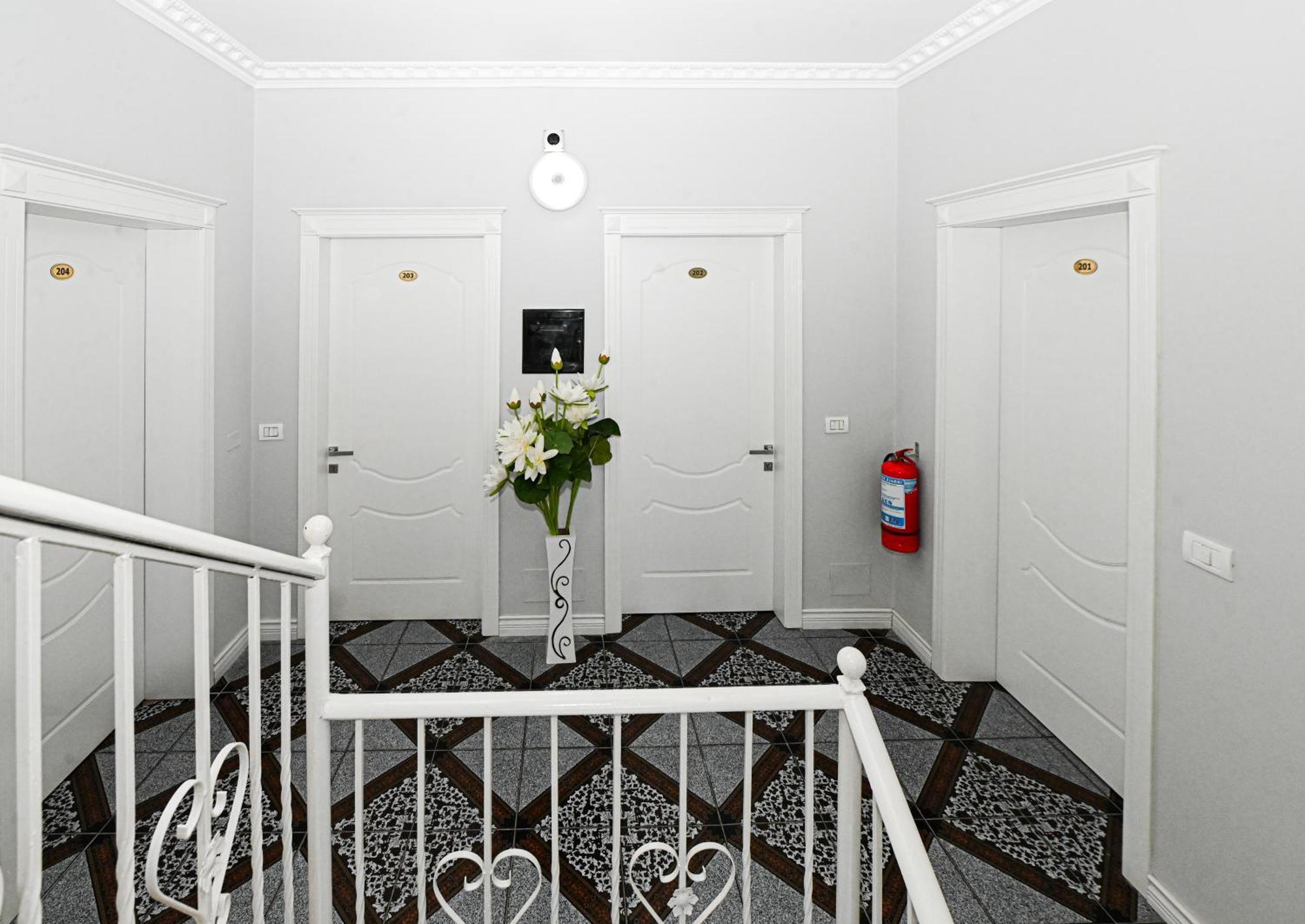 Hotel Fama Shkallnur Ngoại thất bức ảnh