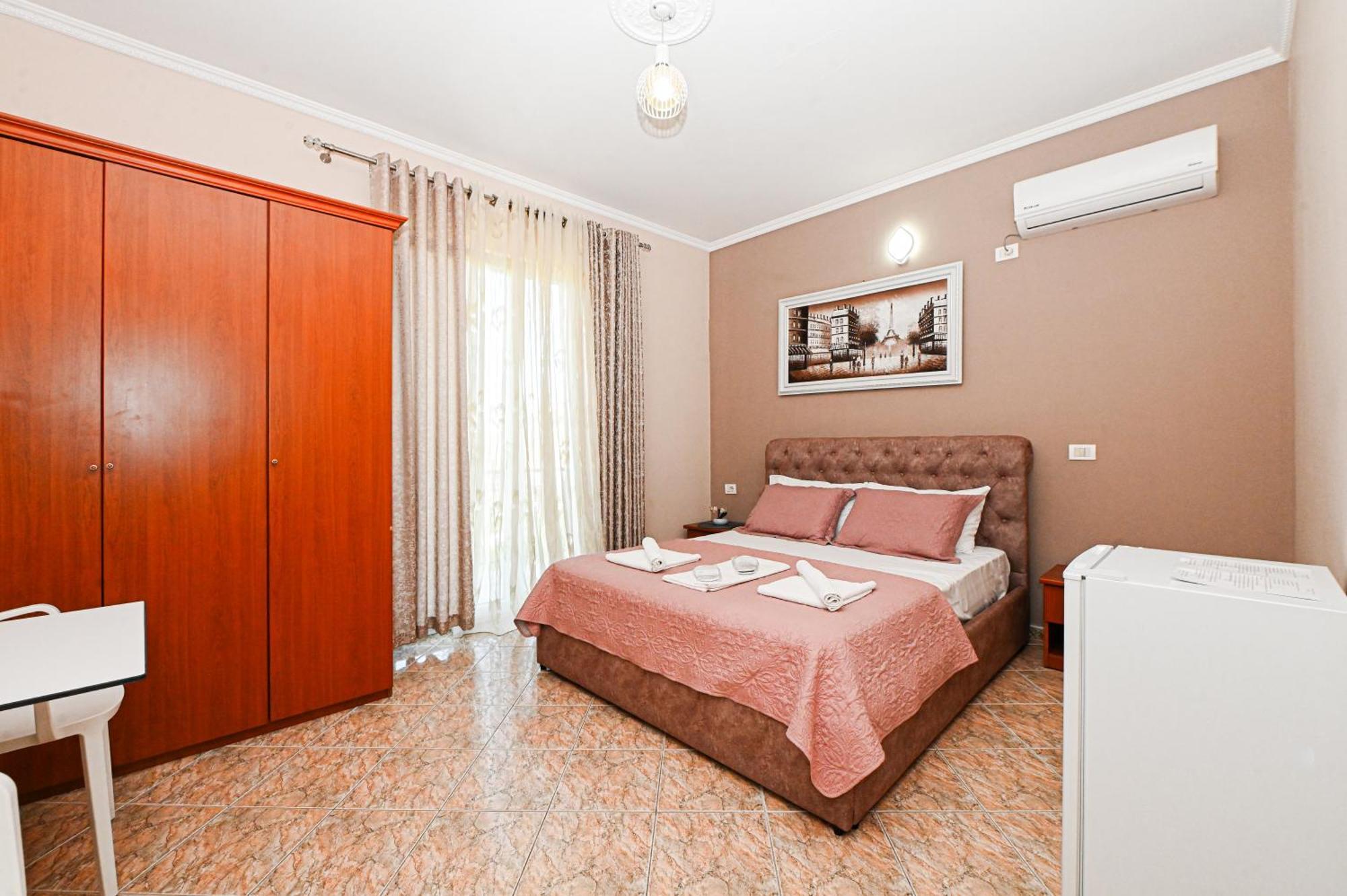 Hotel Fama Shkallnur Ngoại thất bức ảnh