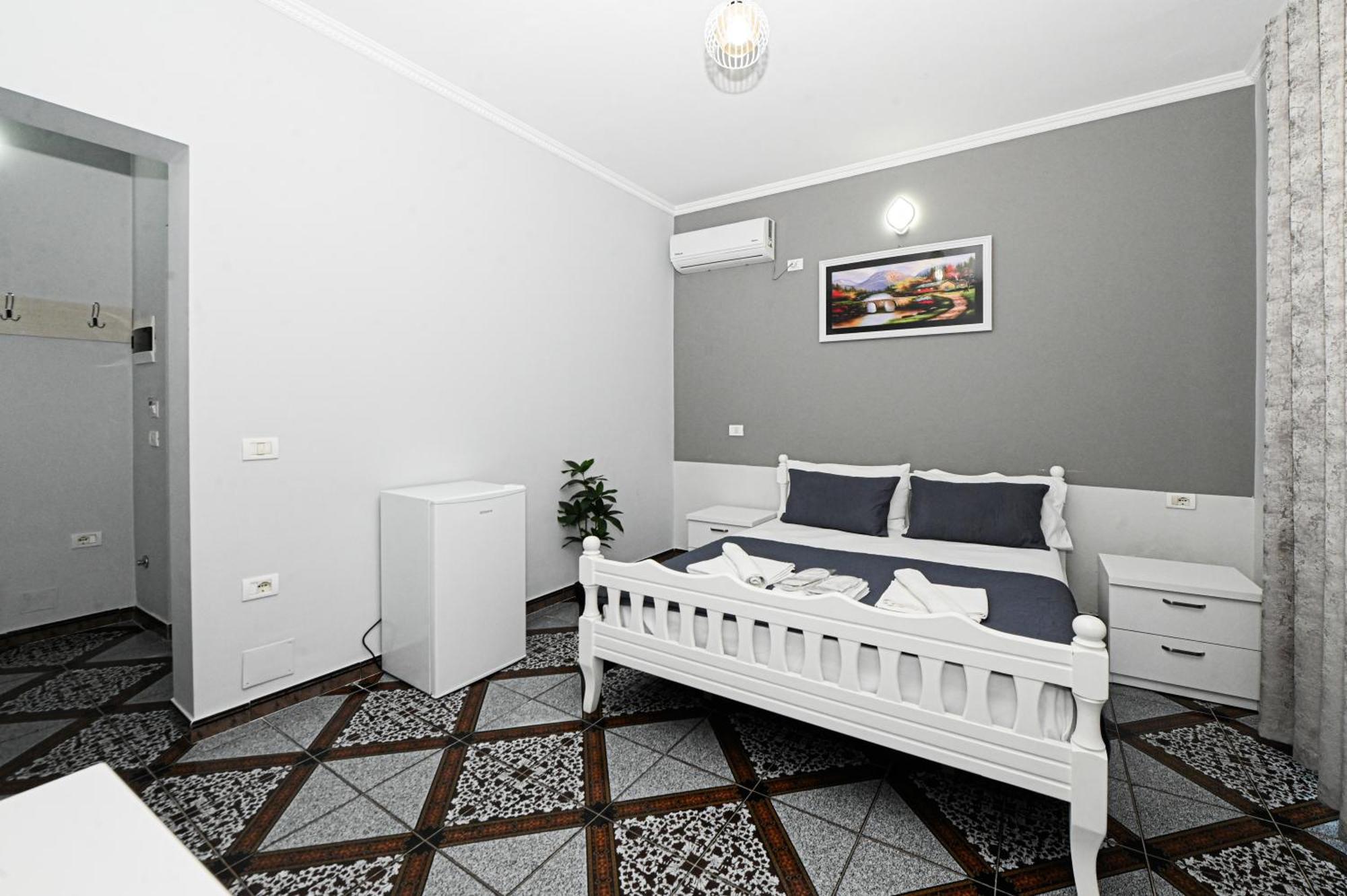 Hotel Fama Shkallnur Ngoại thất bức ảnh