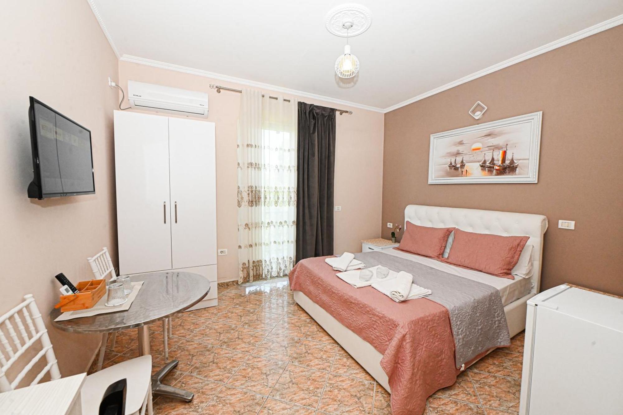 Hotel Fama Shkallnur Ngoại thất bức ảnh
