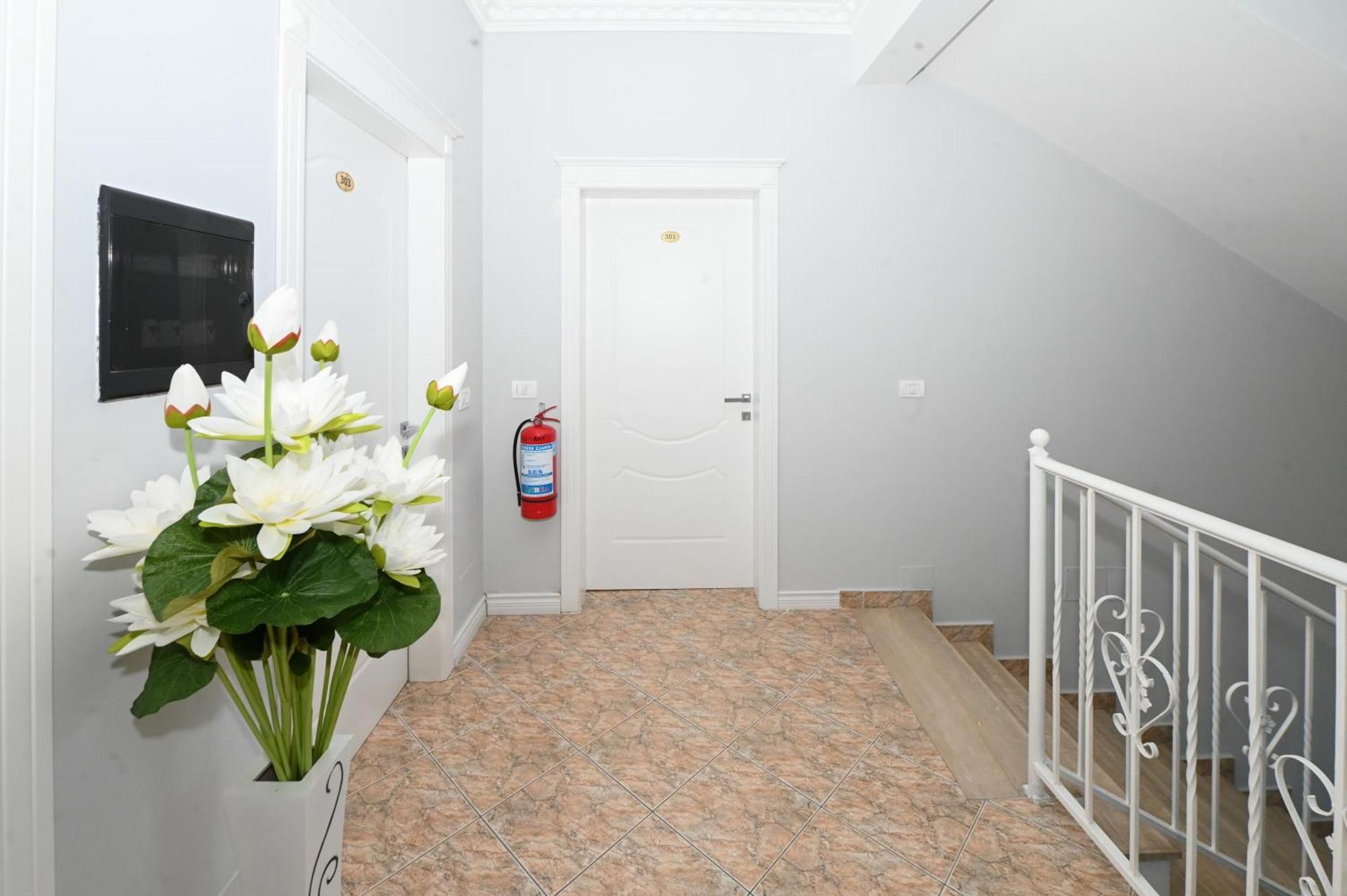 Hotel Fama Shkallnur Ngoại thất bức ảnh