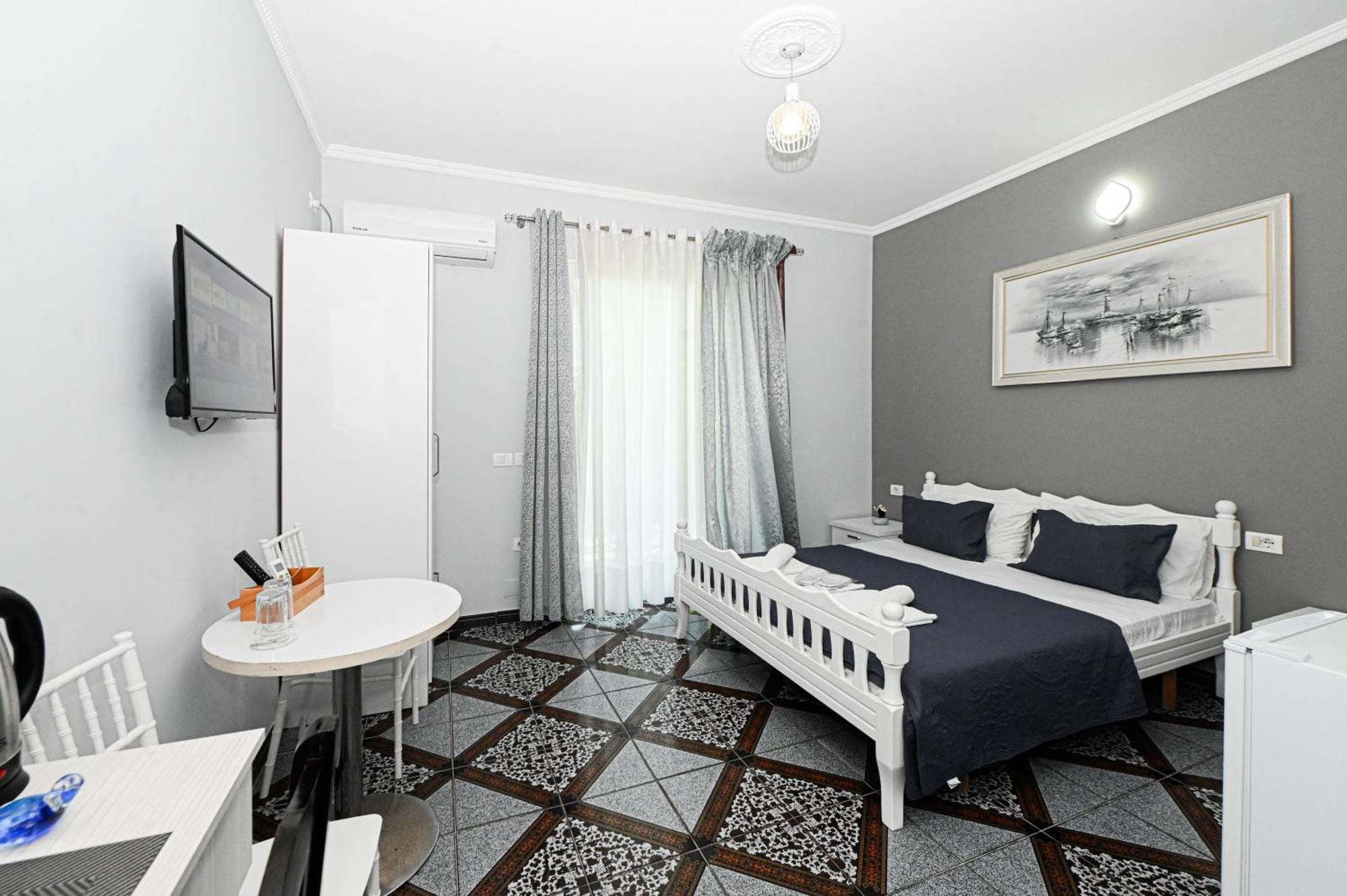 Hotel Fama Shkallnur Ngoại thất bức ảnh