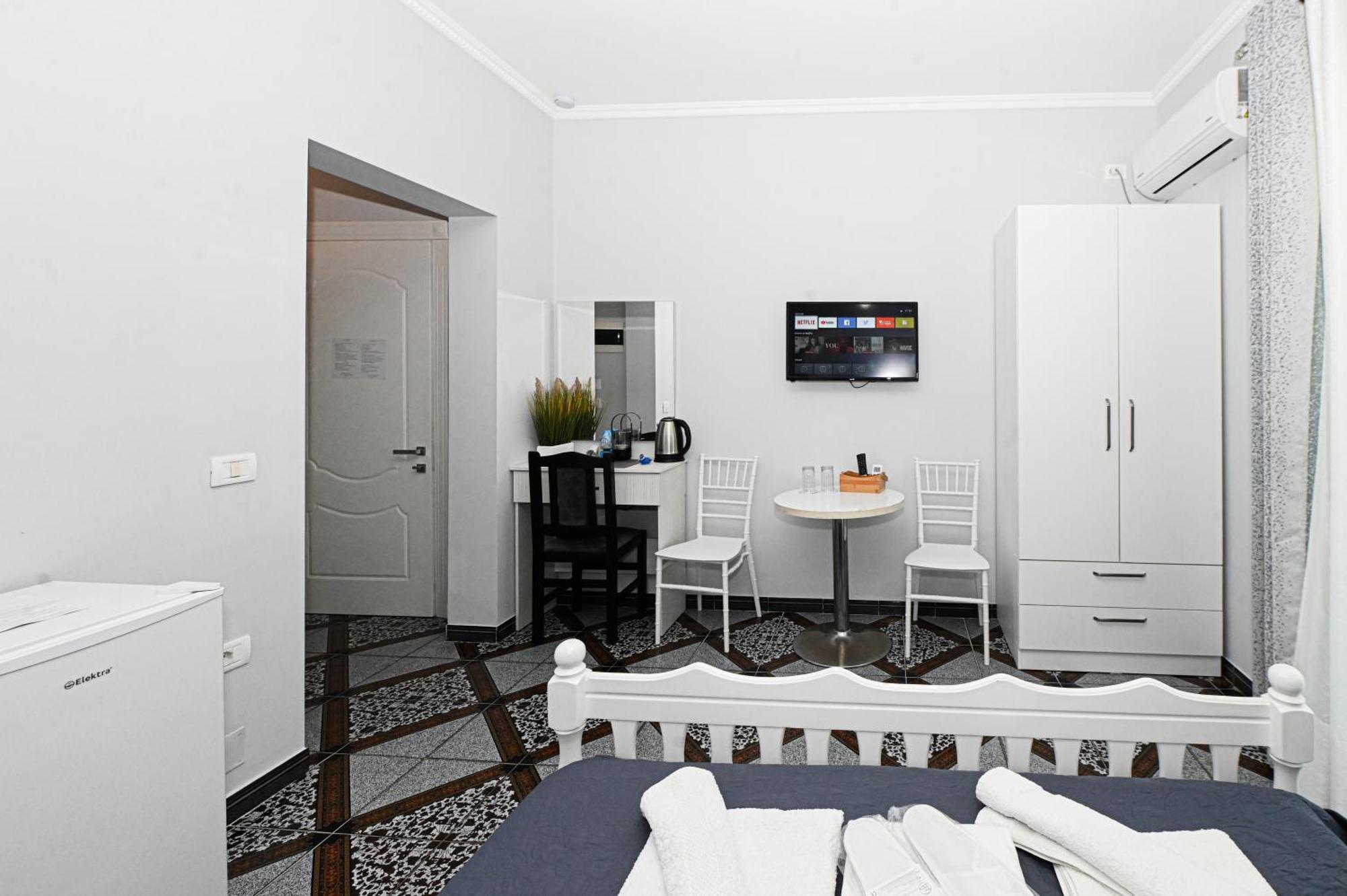 Hotel Fama Shkallnur Ngoại thất bức ảnh