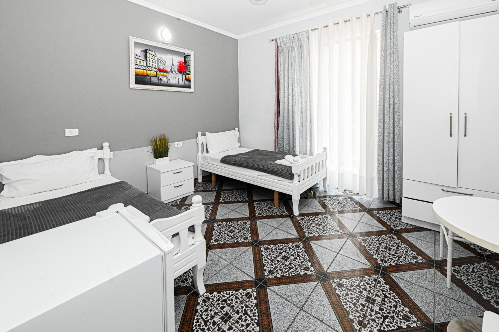 Hotel Fama Shkallnur Ngoại thất bức ảnh