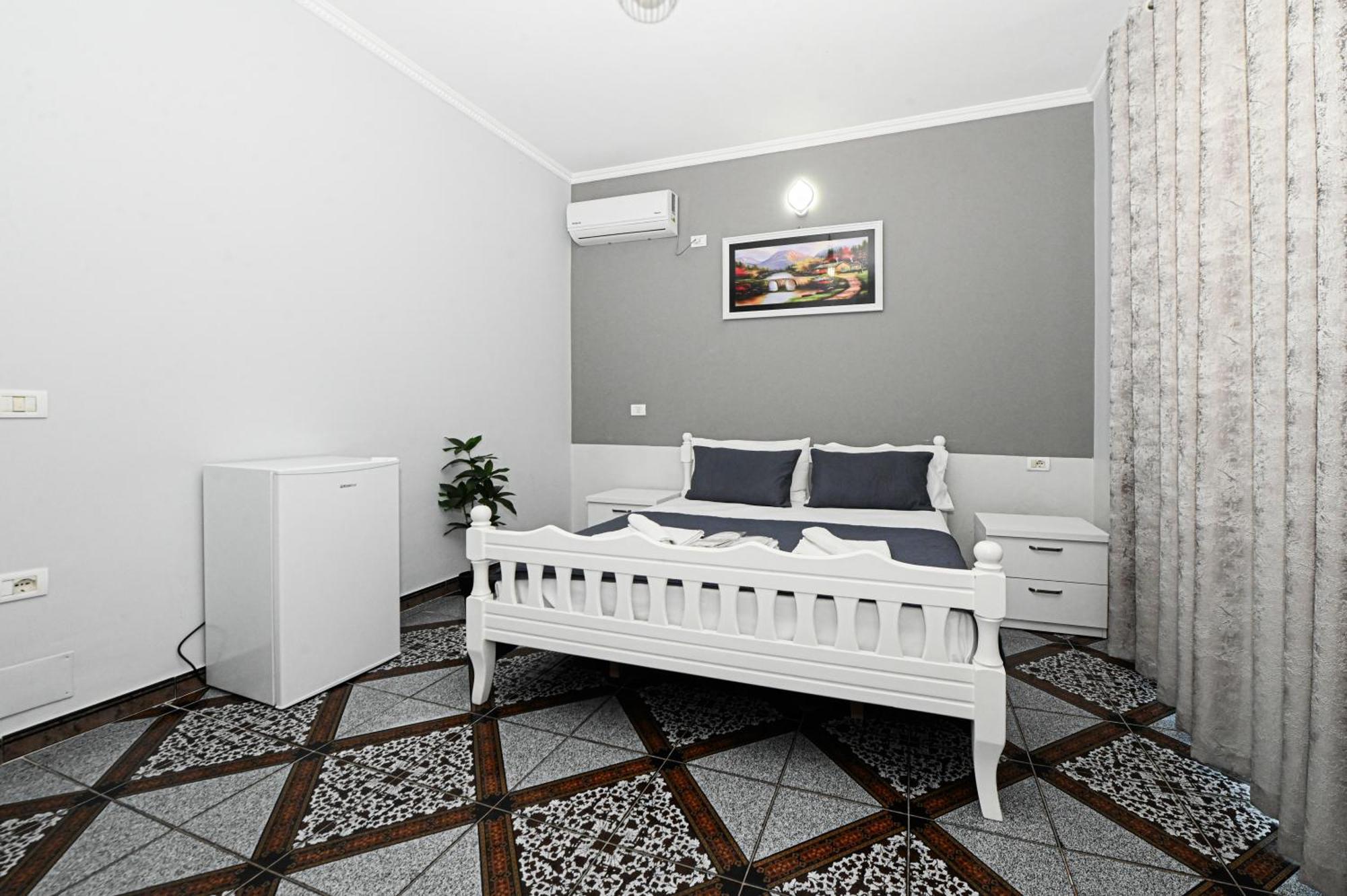 Hotel Fama Shkallnur Ngoại thất bức ảnh