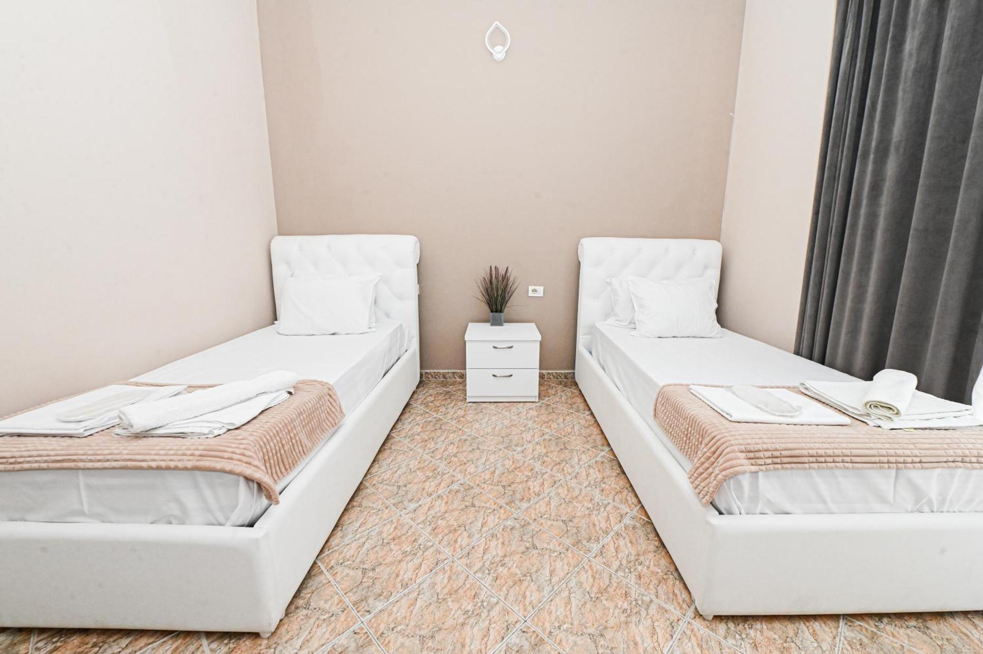 Hotel Fama Shkallnur Ngoại thất bức ảnh