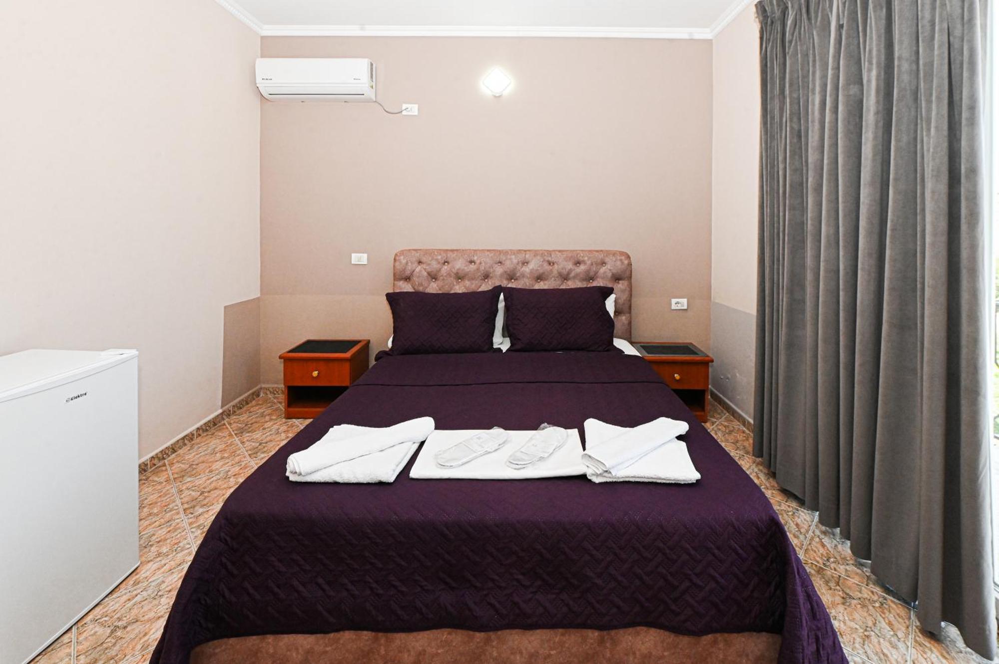 Hotel Fama Shkallnur Ngoại thất bức ảnh