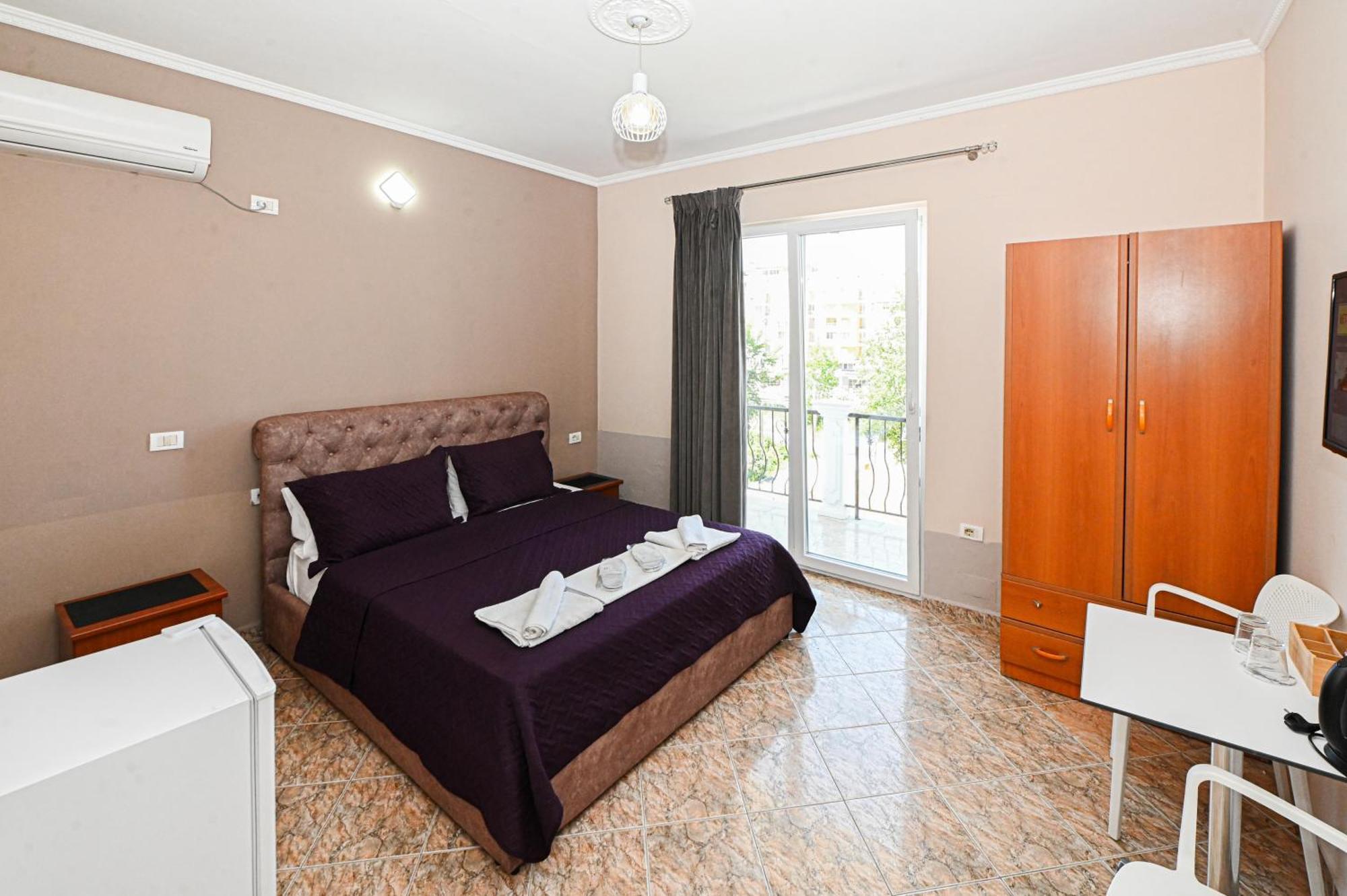 Hotel Fama Shkallnur Ngoại thất bức ảnh