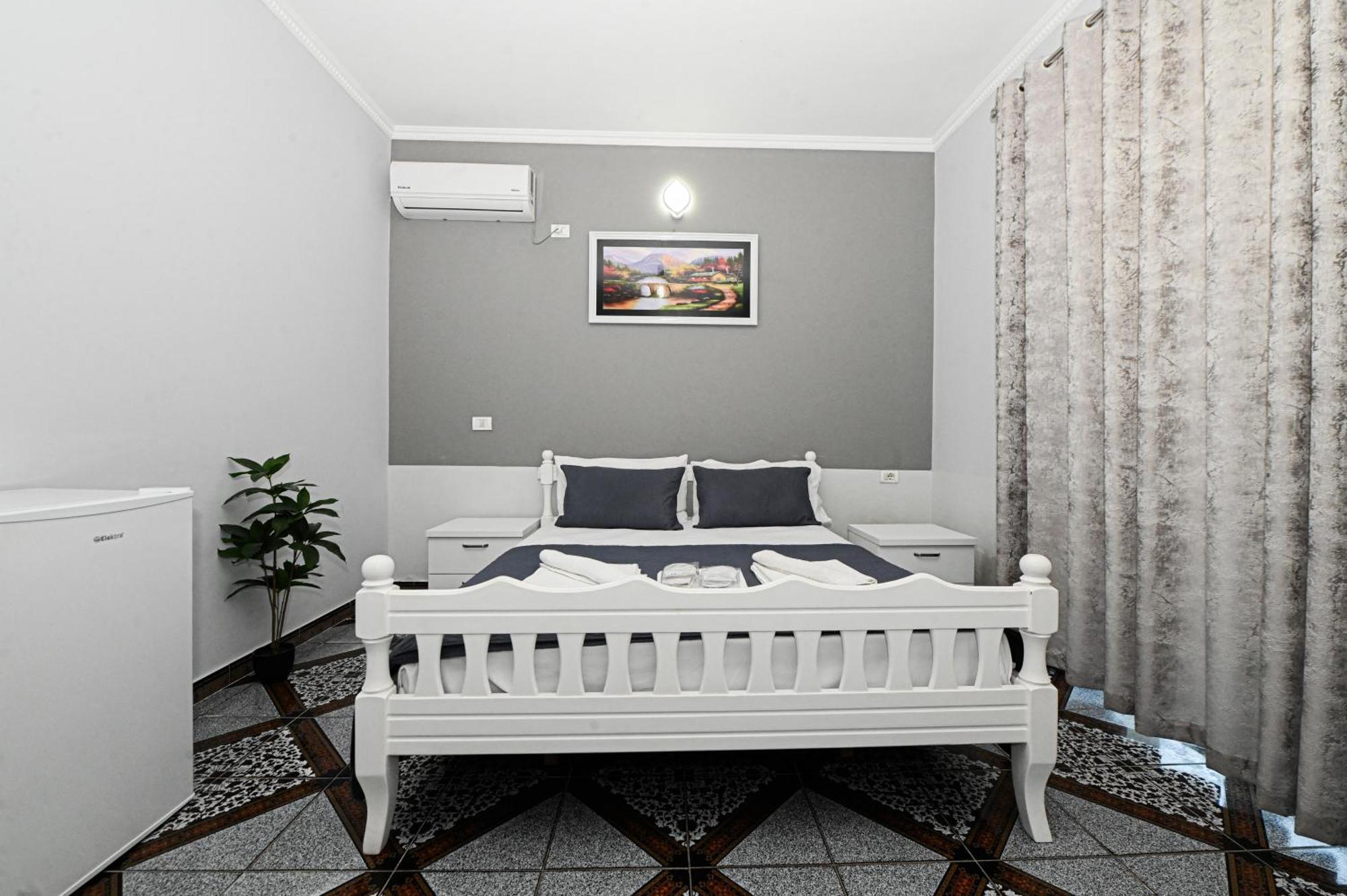 Hotel Fama Shkallnur Ngoại thất bức ảnh