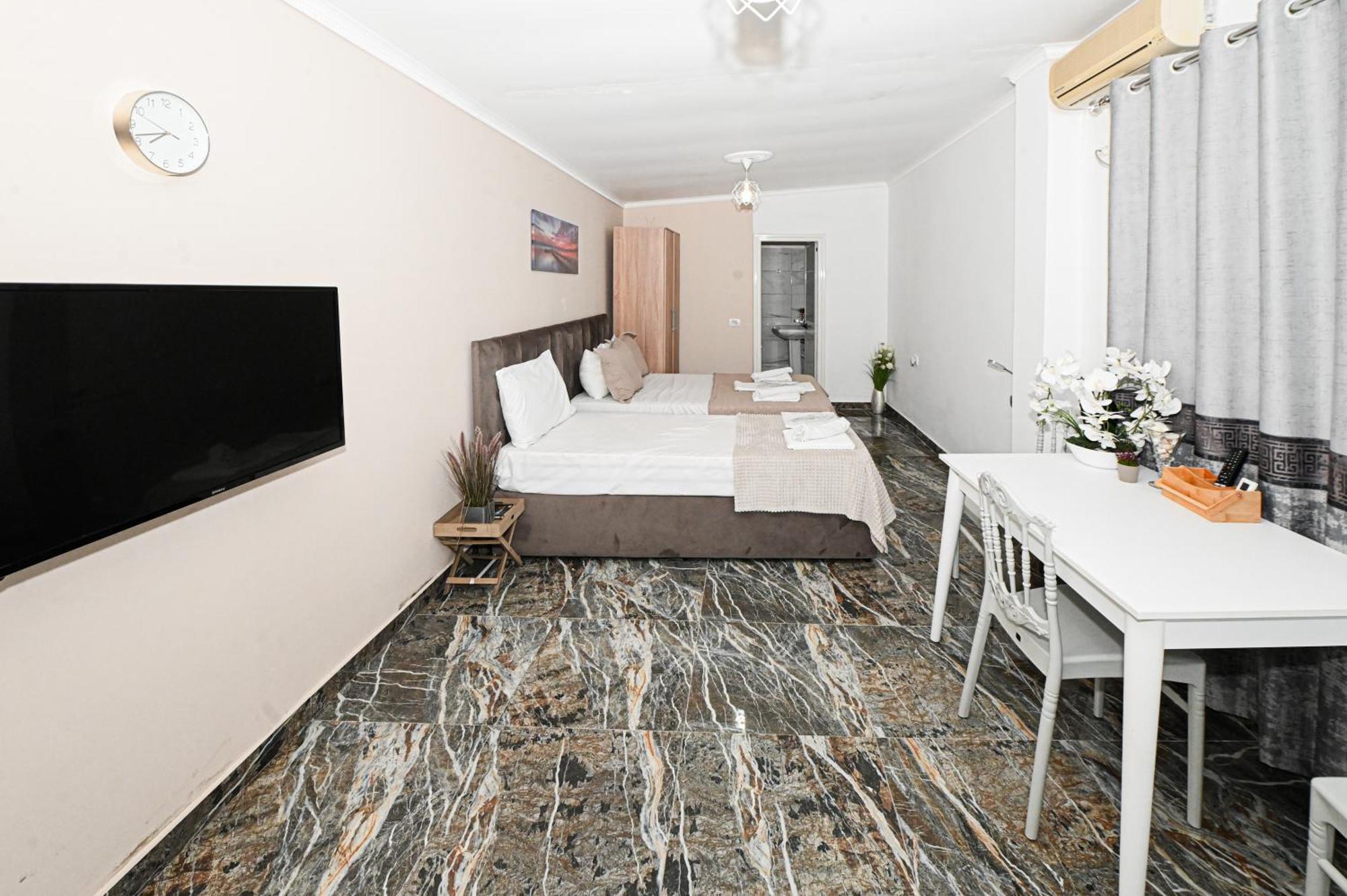 Hotel Fama Shkallnur Ngoại thất bức ảnh