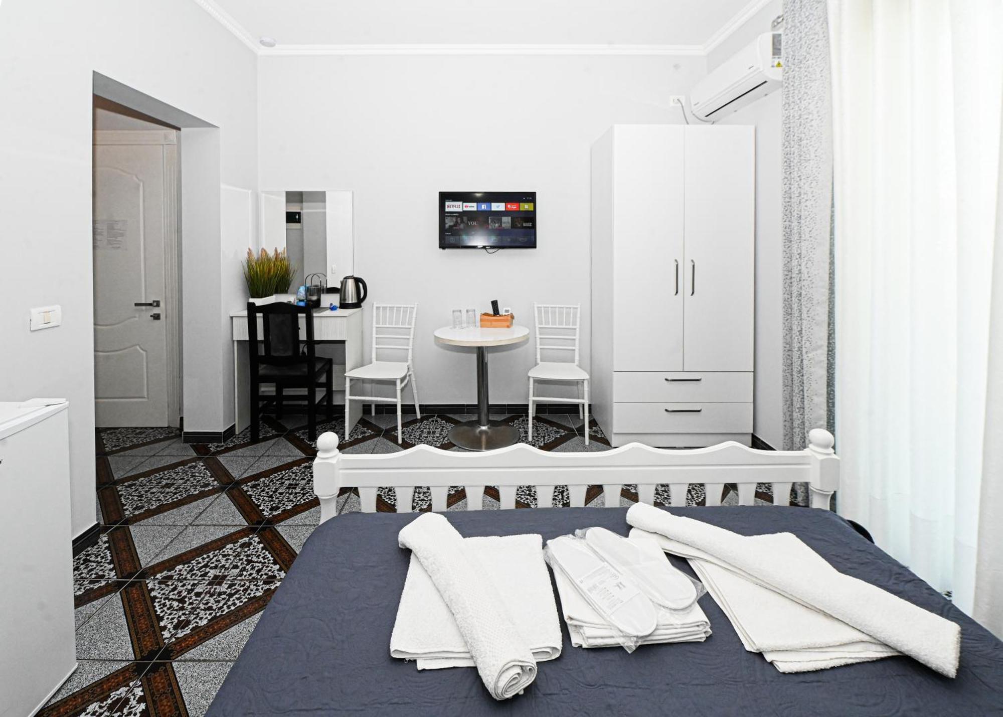 Hotel Fama Shkallnur Ngoại thất bức ảnh